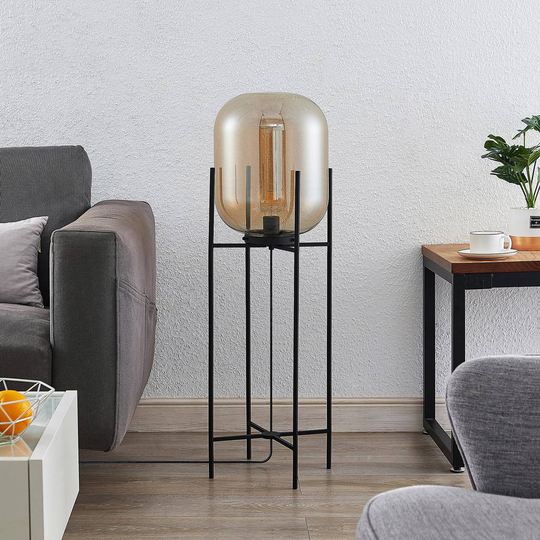 Lindby Tianina golvlampa, glaskolv bärnsten