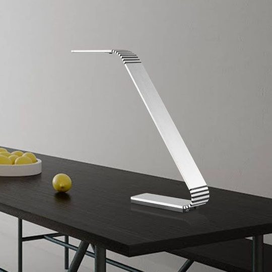TRAE Maze X LED-skrivbordslampa, 4 000 K aluminium