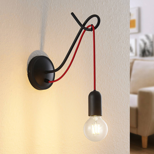 Lucande Jorna vägglampa i svart, röd kabel