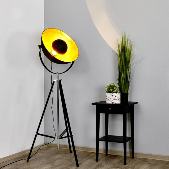 Extravagant golvlampa Mineva i svart och guld